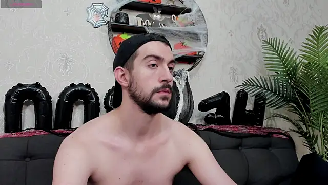 Dylan Best online show from 10-31-25, 01:17