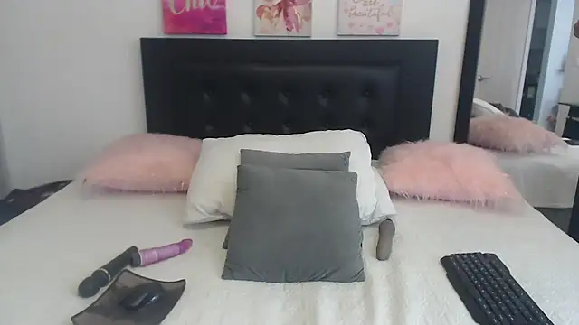 katiehotx online show from 10-02-25, 01:40