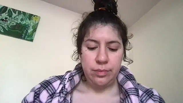 Snapshot of HYPHYtype chatting on 10-29-25, 06:20 HYPHYtype online show from 10-29-25, 06:20