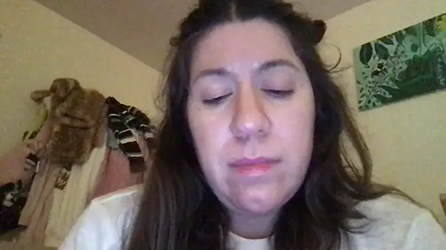 Snapshot of HYPHYtype chatting on 11-01-25, 07:43 HYPHYtype online show from 11-01-25, 07:43