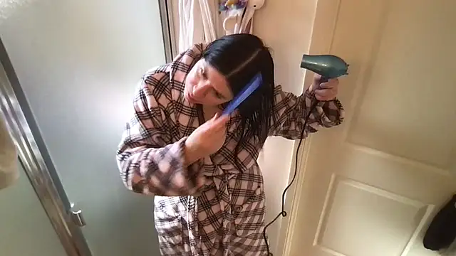 Snapshot of HYPHYtype chatting on 11-02-25, 07:27 HYPHYtype online show from 11-02-25, 07:27