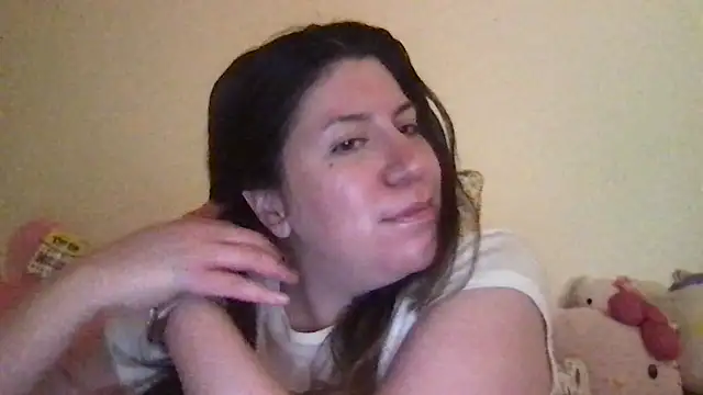 Snapshot of HYPHYtype chatting on 11-15-25, 07:05 HYPHYtype online show from 11-15-25, 07:05