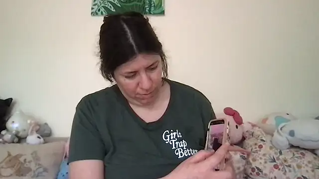 Snapshot of HYPHYtype chatting on 11-19-25, 10:43 HYPHYtype online show from 11-19-25, 10:43