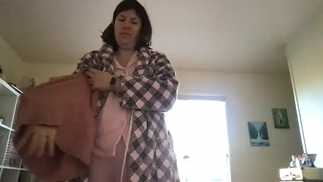 Snapshot of HYPHYtype chatting on 11-21-25, 06:39 HYPHYtype online show from 11-21-25, 06:39