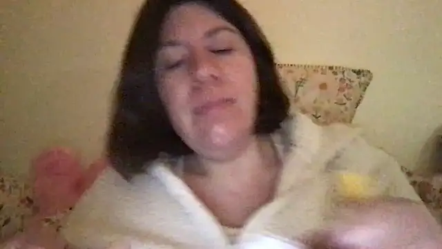 Snapshot of HYPHYtype chatting on 12-18-25, 08:53 HYPHYtype online show from 12-18-25, 08:53