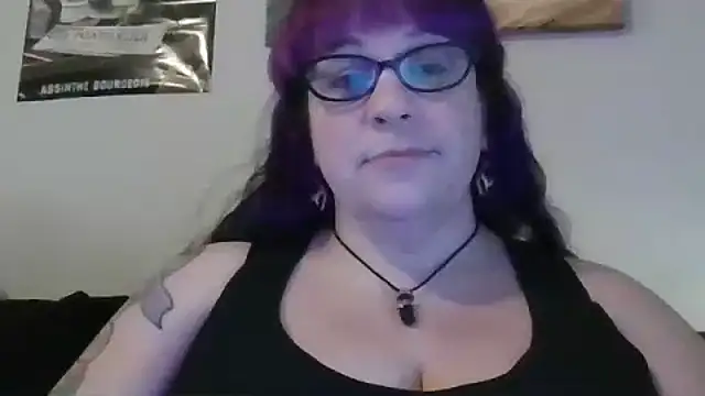 Snapshot of GothyBaby chatting on 10-18-25, 10:32 GothyBaby online show from 10-18-25, 10:32