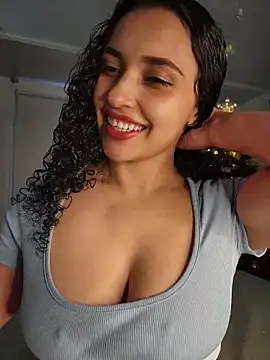 Lucy Marin online show from 12-15-25, 04:44