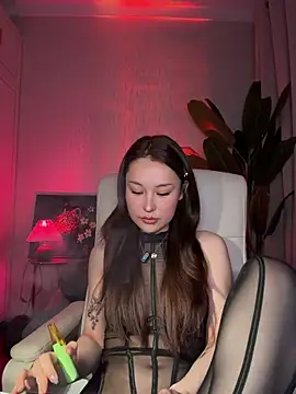 Snapshot of sphynx-_- chatting on 11-29-25, 12:52 sphynx- - online show from 11-29-25, 12:52