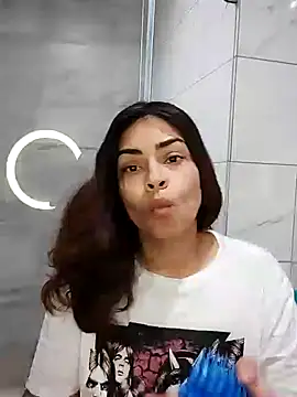 Snapshot of Ivanna2 chatting on 02-03-25, 01:40 Ivanna2 online show from 02-03-25, 01:40