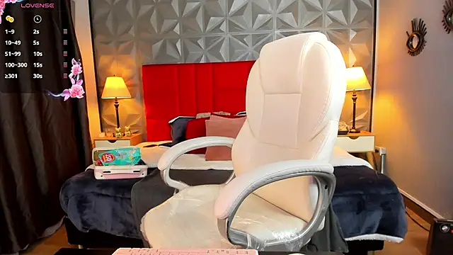 Holly madison  online show from 03-14-25, 01:24