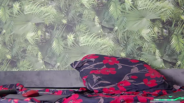 Snapshot of Alison_Drew chatting on 02-25-25, 06:36 Alison Drew online show from 02-25-25, 06:36