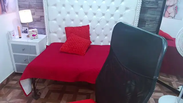 Snapshot of TRINY_TS chatting on 12-09-24, 04:26 TRINY TS online show from 12-09-24, 04:26