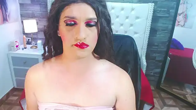 Snapshot of TRINY_TS chatting on 12-31-24, 01:04 TRINY TS online show from 12-31-24, 01:04