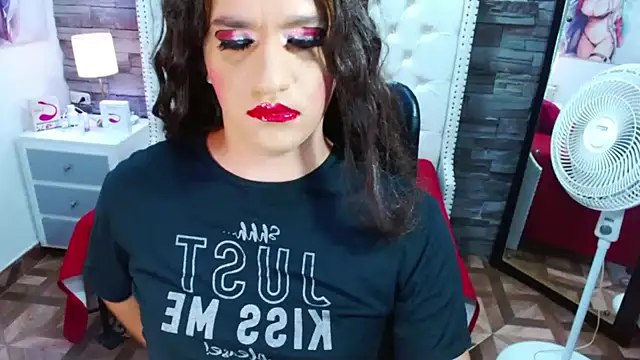 Snapshot of TRINY_TS chatting on 02-04-25, 11:49 TRINY TS online show from 02-04-25, 11:49