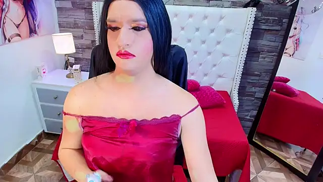 Snapshot of TRINY_TS chatting on 11-21-25, 09:24 TRINY TS online show from 11-21-25, 09:24