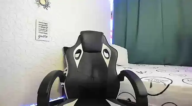 Snapshot of litoxx_cass chatting on 02-18-25, 10:05 litoxx cass online show from 02-18-25, 10:05