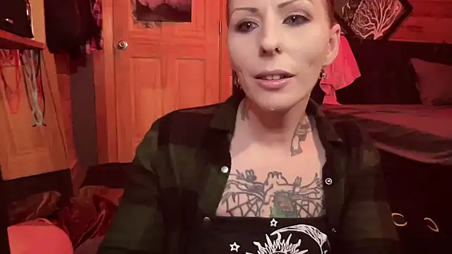 Snapshot of TeenyDoll chatting on 10-16-25, 02:34 TeenyDoll online show from 10-16-25, 02:34