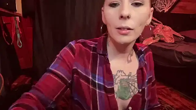 Snapshot of TeenyDoll chatting on 10-25-25, 02:30 TeenyDoll online show from 10-25-25, 02:30