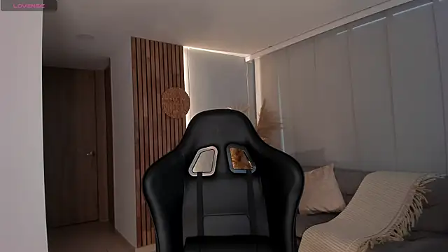 AnnieHallX online show from 03-04-25, 12:01