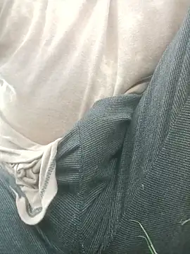 FinableKnee online show from 10-03-25, 04:09