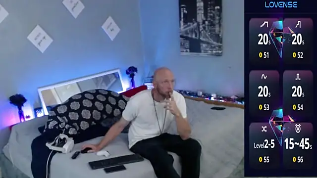 MaxRouger online show from 10-03-25, 06:43