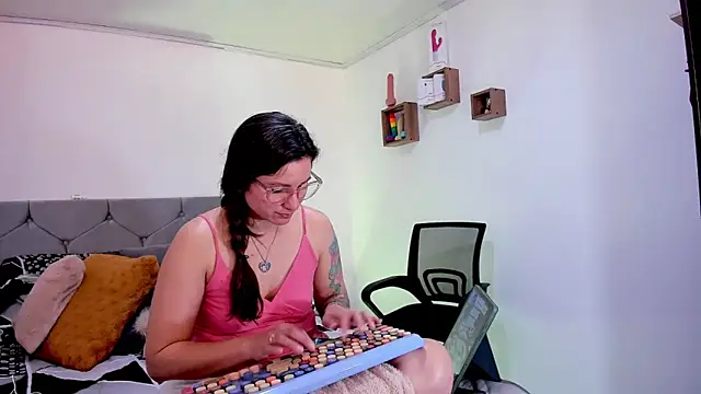 vanessabrown  online show from 10-02-25, 05:09