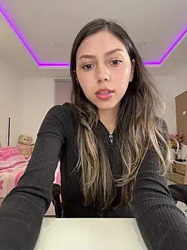 Snapshot of Sensualtease chatting on 12-04-25, 09:01 Sensualtease online show from 12-04-25, 09:01