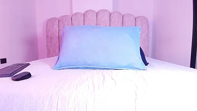 sofi decker online show from 07-25-26, 03:15