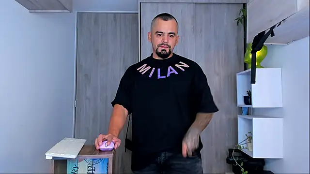 Snapshot of Ricardo_1998 chatting on 02-16-25, 03:47 Ricardo 1998 online show from 02-16-25, 03:47