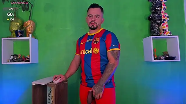 Snapshot of Ricardo_1998 chatting on 11-23-25, 03:39 Ricardo 1998 online show from 11-23-25, 03:39