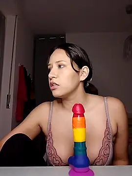 Snapshot of kittenpurrr chatting on 11-01-25, 05:04 kittenpurrr online show from 11-01-25, 05:04