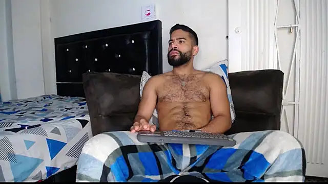 Snapshot of sweatyhairypig23 chatting on 03-13-25, 01:43 sweatyhairypig23 online show from 03-13-25, 01:43