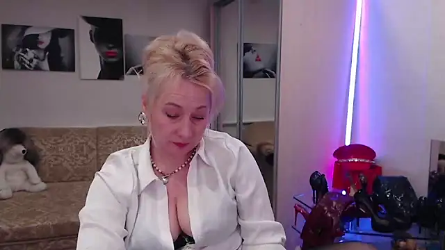 Snapshot of MistressMilfa chatting on 01-10-26, 05:26 MistressMilfa online show from 01-10-26, 05:26