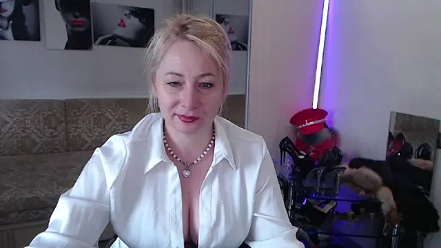 Snapshot of MistressMilfa chatting on 02-14-26, 07:27 MistressMilfa online show from 02-14-26, 07:27