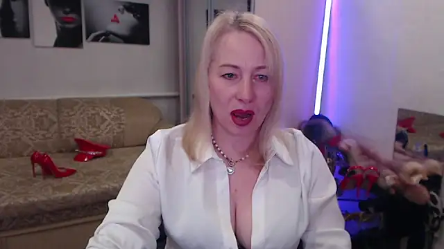 Snapshot of MistressMilfa chatting on 02-27-26, 06:08 MistressMilfa online show from 02-27-26, 06:08