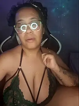 Snapshot of YasminMeyer chatting on 11-08-25, 10:41 YasminMeyer online show from 11-08-25, 10:41