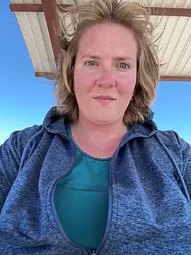 Lizzyloo online show from 02-12-25, 06:09