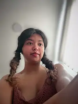 Peach Girll online show from 05-14-26, 02:13