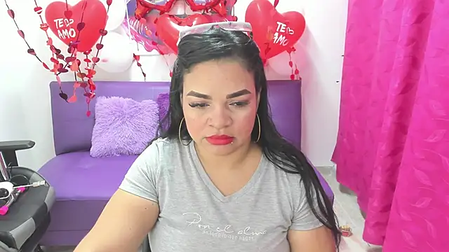 Snapshot of Cloe_35 chatting on 02-13-25, 03:35 Cloe 35 online show from 02-13-25, 03:35