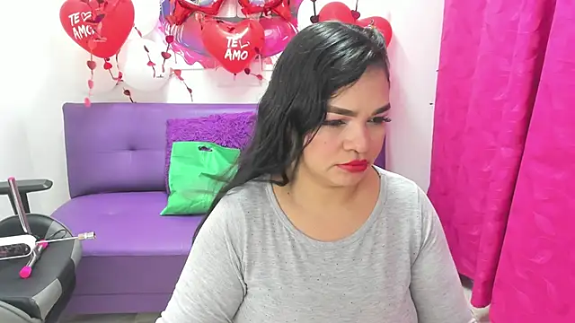 Snapshot of Cloe_35 chatting on 02-14-25, 03:36 Cloe 35 online show from 02-14-25, 03:36