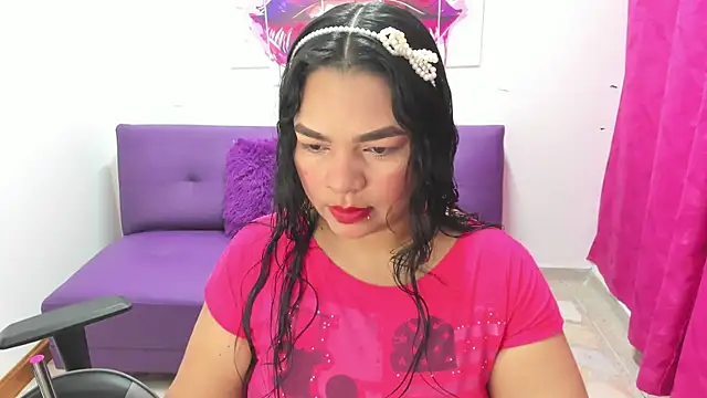 Snapshot of Cloe_35 chatting on 03-06-25, 03:35 Cloe 35 online show from 03-06-25, 03:35