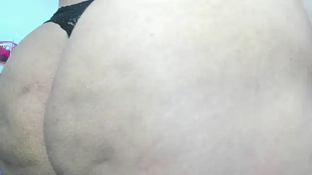 Snapshot of Cloe_35 chatting on 03-17-25, 10:49 Cloe 35 online show from 03-17-25, 10:49