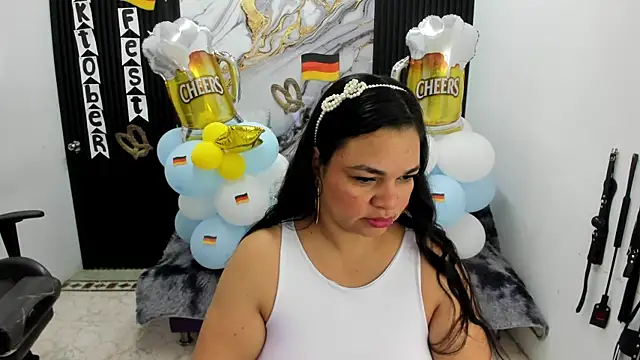Snapshot of Cloe_35 chatting on 09-28-25, 10:53 Cloe 35 online show from 09-28-25, 10:53