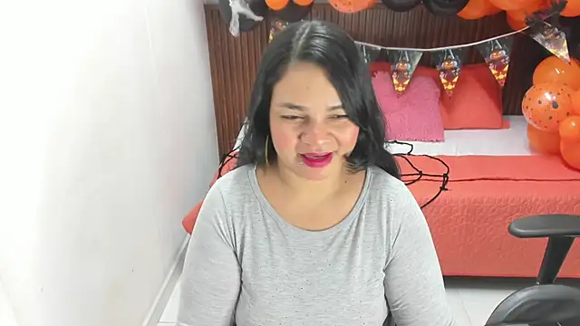 Snapshot of Cloe_35 chatting on 10-22-25, 08:08 Cloe 35 online show from 10-22-25, 08:08