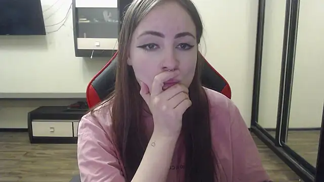 Laralianna online show from 12-25-24, 04:32