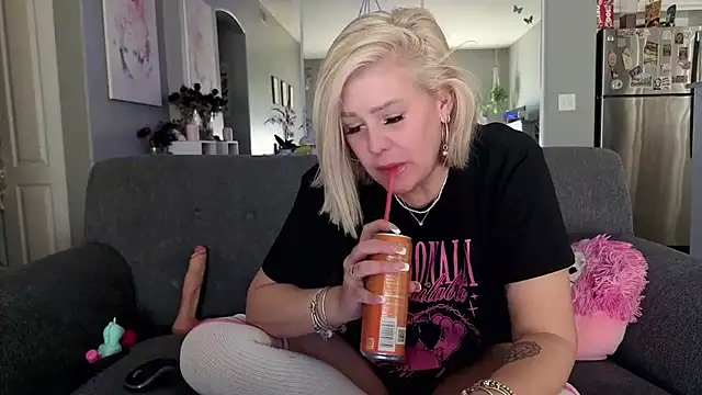 Lexi Shocker online show from 01-08-26, 08:00