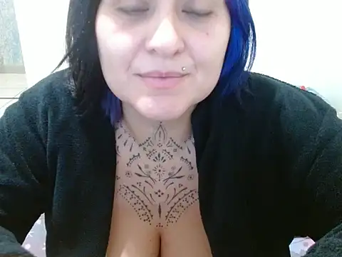 Snapshot of vaholiver chatting on 05-12-26, 05:54 vaholiver online show from 05-12-26, 05:54