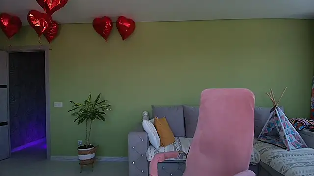 Snapshot of Cuddle_Cat chatting on 06-13-26, 06:00 Cuddle Cat online show from 06-13-26, 06:00