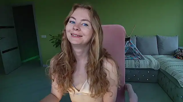 Snapshot of Cuddle_Cat chatting on 06-17-26, 05:54 Cuddle Cat online show from 06-17-26, 05:54