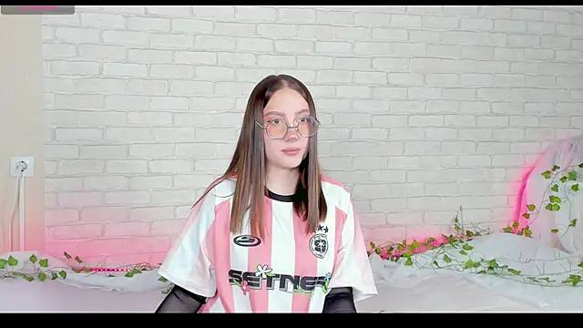 LinaKenny online show from 11-12-25, 05:35